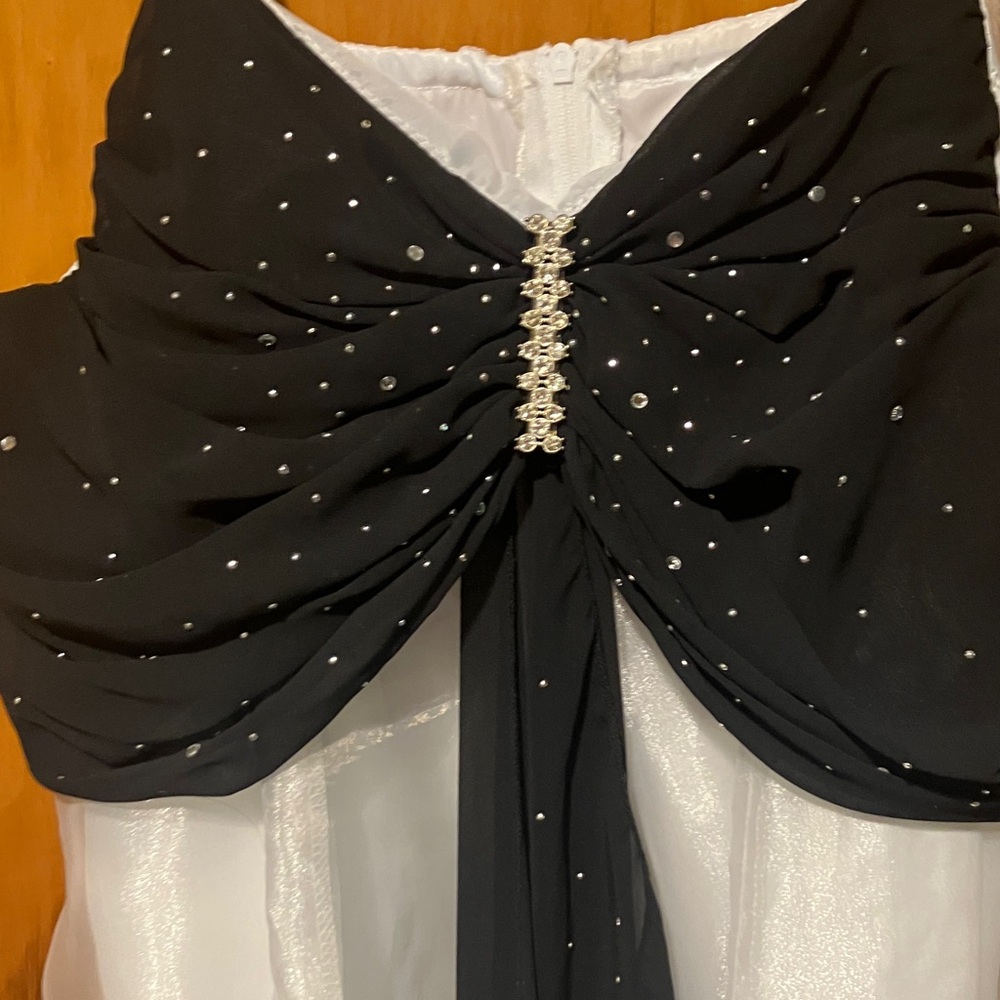 Formal black-and-white gown for tween or teen